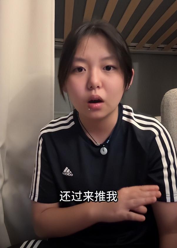 5岁百万网红光天化日被韩国机场人员霸凌CQ9电子app辱骂踹人抢手机中国1(图2)