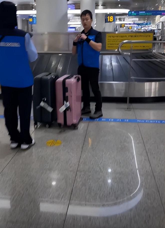 5岁百万网红光天化日被韩国机场人员霸凌CQ9电子app辱骂踹人抢手机中国1(图3)